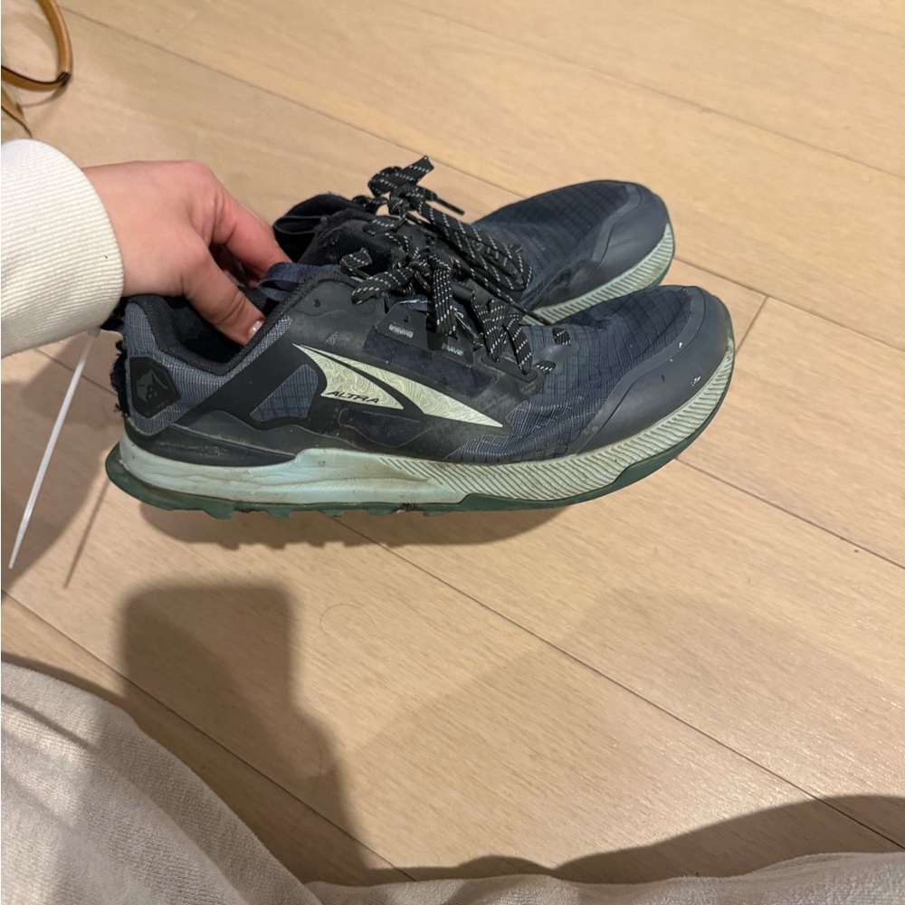 Altra Women's Lone Peak 8 trail running shoe